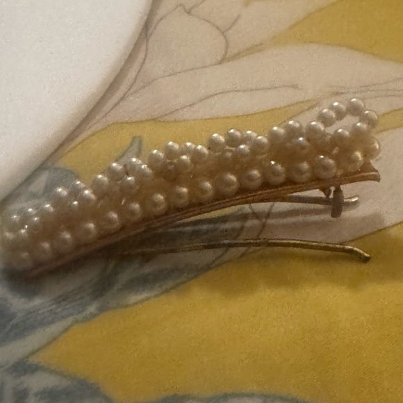 Accessories - Pearl-Accent Women’s Hair Clip - Cream Pearl Finish